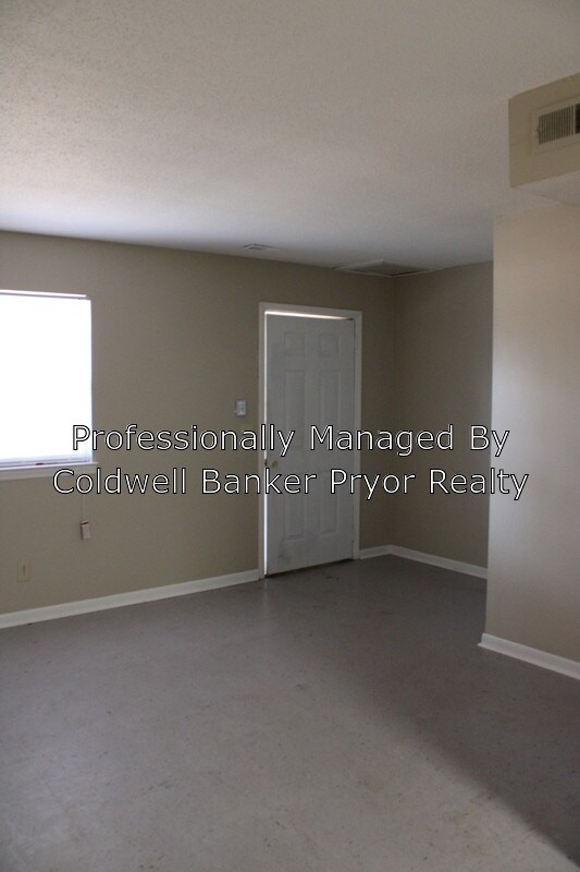 Building Photo - 207 Cedar Glen Ln