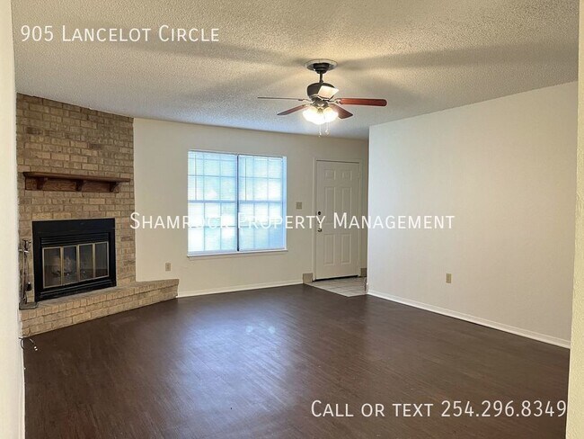 Foto del edificio - Two story townhome in Hewitt!