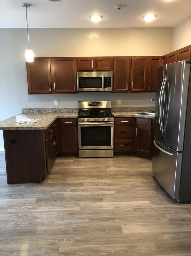 Building Photo - 1000 Eagle Ridge Cir