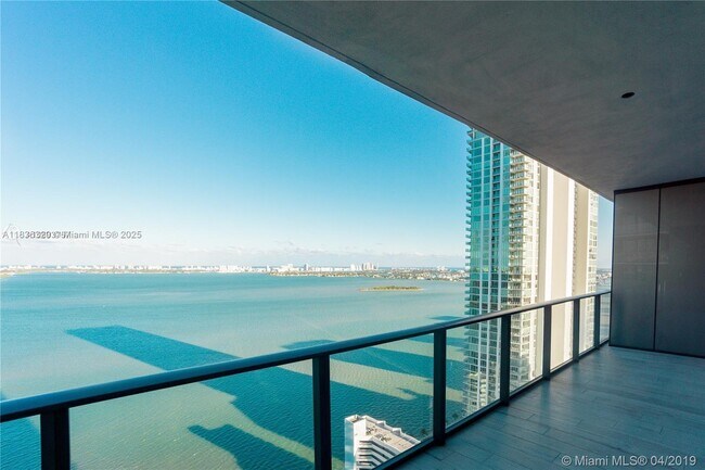 Foto del edificio - 480 NE 31st St