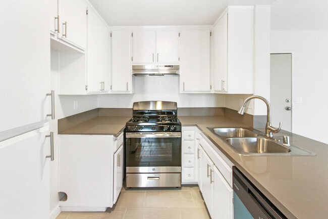Building Photo - Haskell Regency