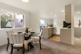 Building Photo - 2103 W Xenia Ln