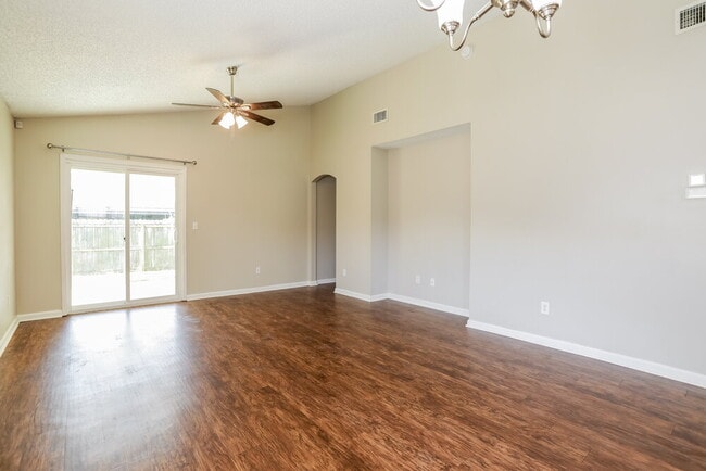Building Photo - 3233 Chantilly Ct