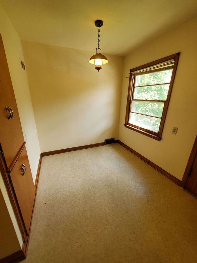 Building Photo - 4030 S Kinnickinnic Ave