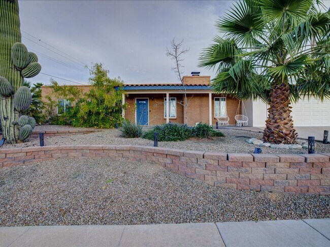 Foto del edificio - 2 Bedroom 2 Bathroom with Solar Panels and Private Pool!