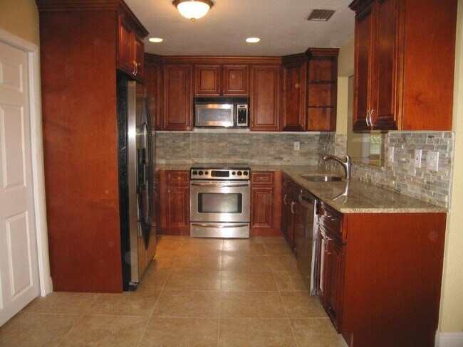 Foto del edificio - 1821 SW 29th St