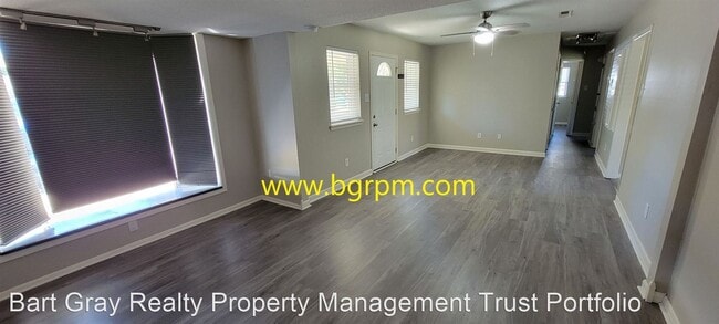 Building Photo - 3 br, 1 bath House - 6 Compass Point
