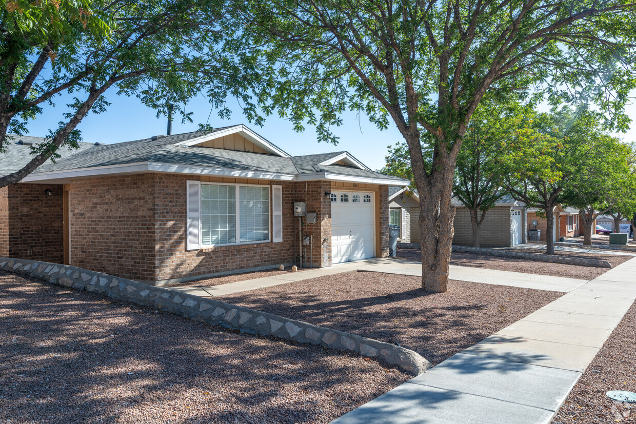 Primary Photo - The Village at Cottonwood Springs