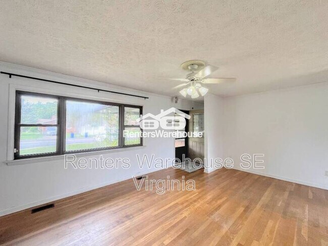 Building Photo - 800 Catalina Dr