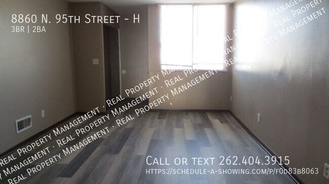Building Photo - Updated 3 bedroom Condo!