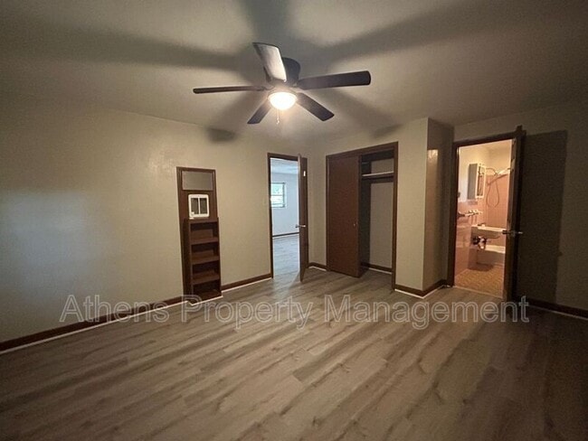 Building Photo - 317 Springtree Rd