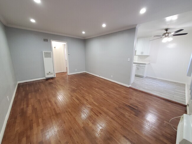 Building Photo - 1306 N Las Palmas Ave