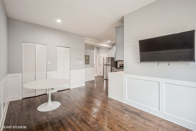 Building Photo - 4212 S King Dr