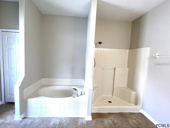 Building Photo - 30 Roxland Ln