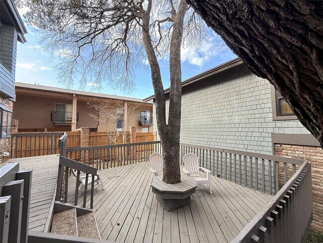Building Photo - 7122 Wood Hollow Dr