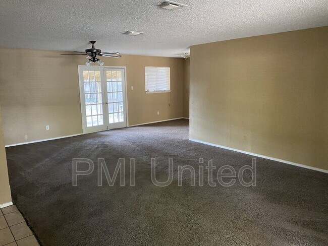 Foto del edificio - 3402 Hastings Dr