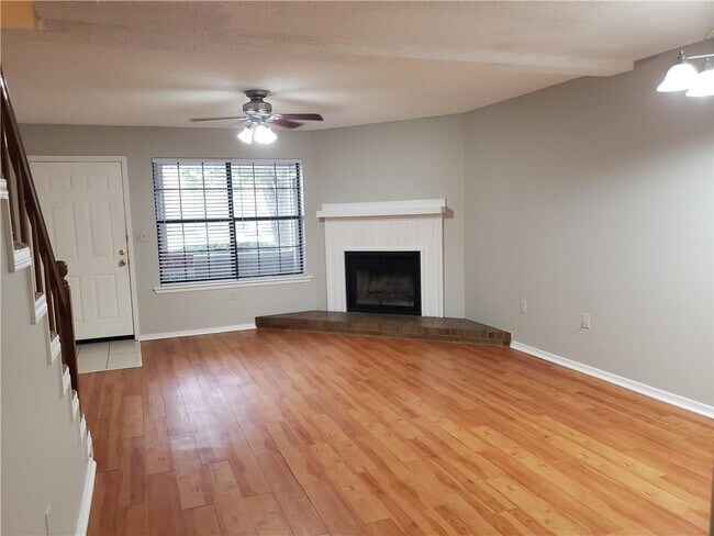 Foto del edificio - 302 Fairway Cir