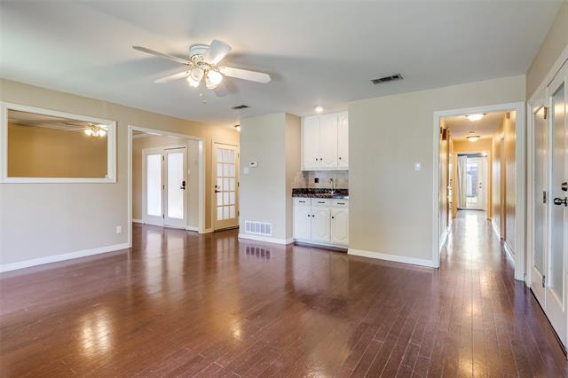 Building Photo - 5634 Vanderbilt Ave
