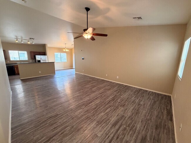 Foto del edificio - Bright & Spacious 4 Bedroom Home with Modern Finishes