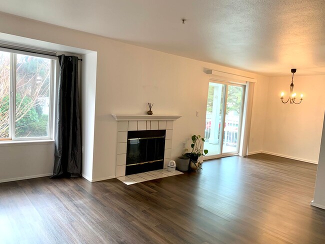 Building Photo - Welcome home to this beautiful, renovated ...