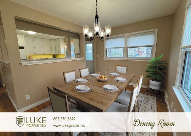 Foto del edificio - Updated rental home with wonderful hardwoo...