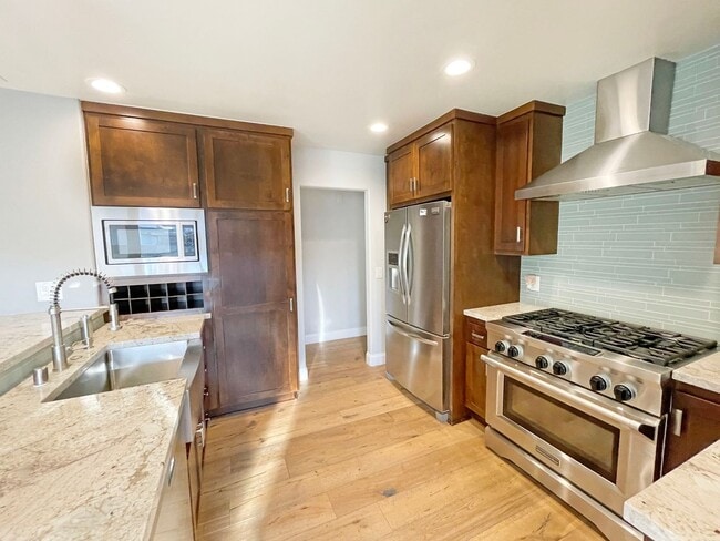 Foto del edificio - 4 bedroom updated West Torrance home