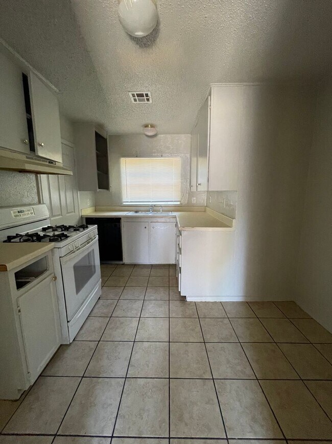 Foto del edificio - Renovated  Adorable 4bd 1bth Home