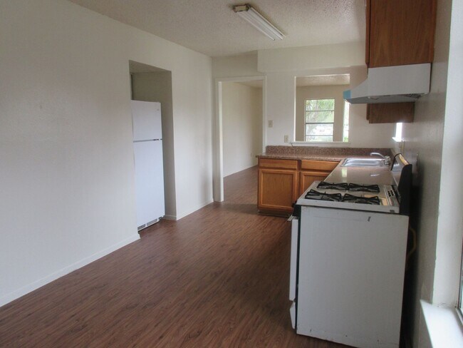 Foto del edificio - 6910 Millrace Dr