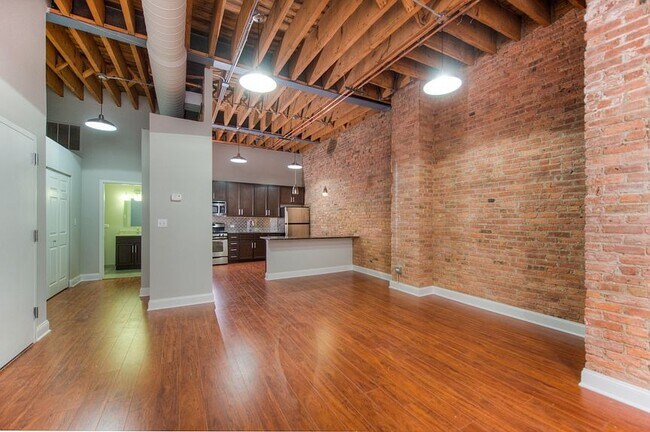 Foto del edificio - 4 Bedroom Apartment in River North - July 1st