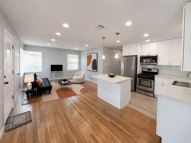 Foto del edificio - 6010 Ridgeway Dr