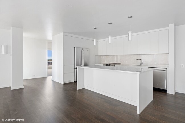 Building Photo - 330 W Diversey Pkwy