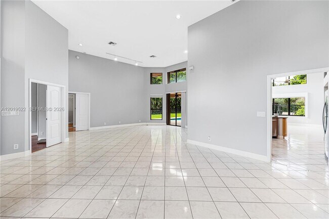 Foto del edificio - 1256 Manor Dr S