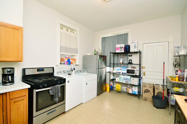 Foto del edificio - 2735 W Potomac Ave