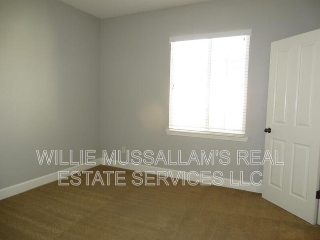Building Photo - 685 W Rico Way