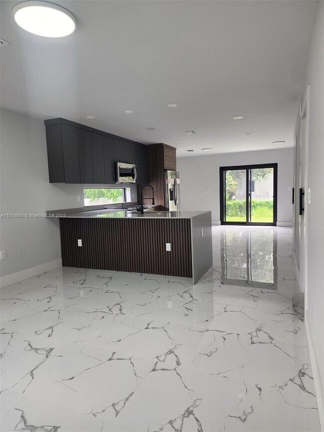 Foto del edificio - 1074 NW 61st St