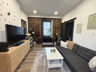 Building Photo - 123 MacNab St S