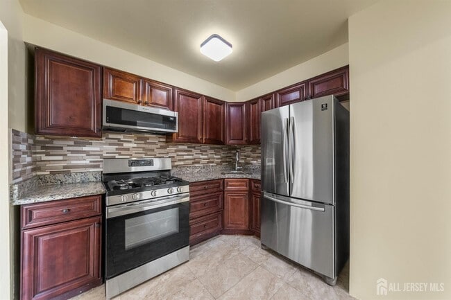 Foto del edificio - 125 College Dr