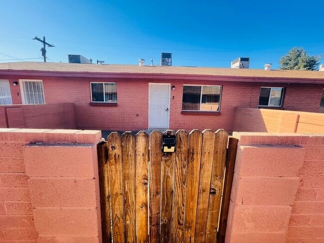 Building Photo - 3521 N Flowing Wells Rd