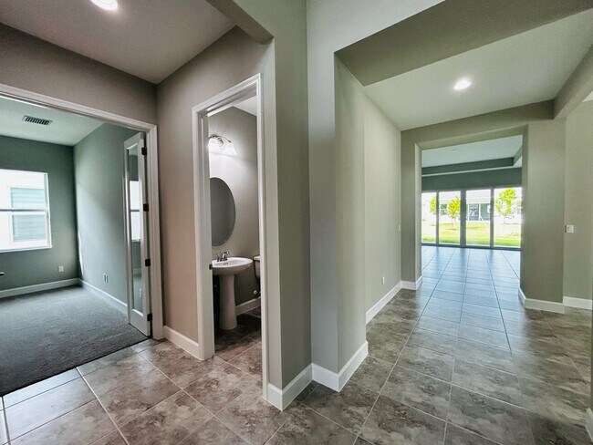 Building Photo - 5401 Pecan Dr