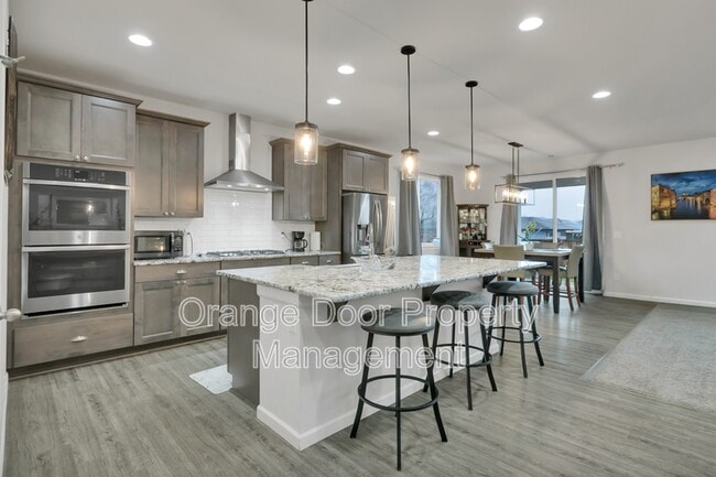 Building Photo - 633 S Knowles St