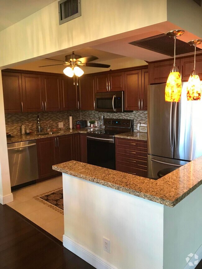 Greenleaf At Whisper Walk Apartments for Rent with Extra Storage Boca