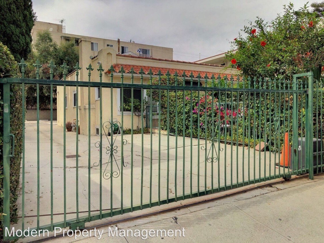 Primary Photo - 1311 N Mansfield Ave