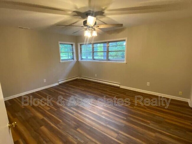 Foto del edificio - 405 N Main St