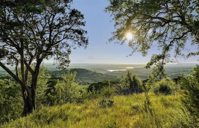 Foto del edificio - 6700 White Hills Ln