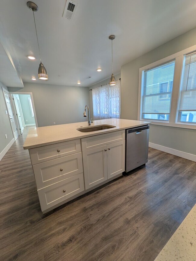 Building Photo - 43 Grand St