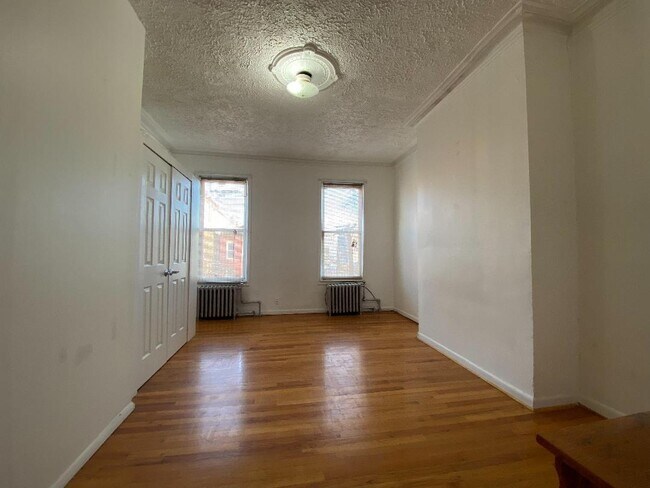 Building Photo - 493 Pavonia Ave