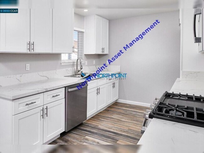 Foto del edificio - 307 Livoti Ave