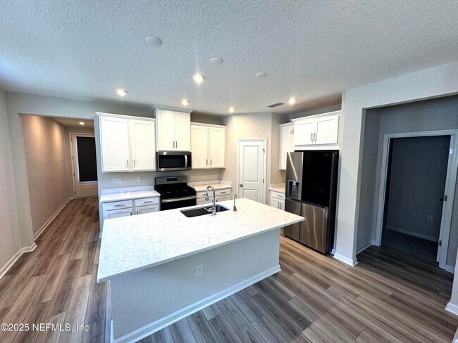 Building Photo - 68 Spruce Hl Pt