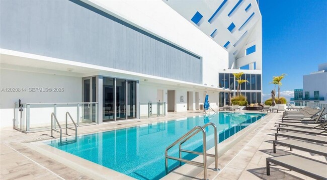 Foto del edificio - 1300 Brickell Bay Dr