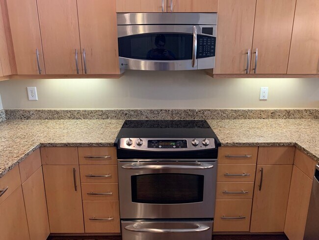 Foto del edificio - Stylish Germantown Townhome - Walkable Neighborhood